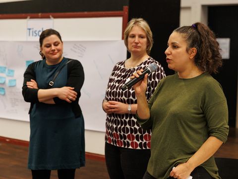 Stadträtin Eva Majewski, Nadine Fehlert (JMP) und Natalie Castro Gonzalez (BA Tempelhof-Schöneberg) bedanken sich für die rege Teilnahme.