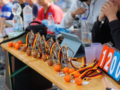Die drei besten Teams erhielten Pokale