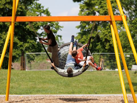 Nestschaukel am Jonny-K.Aktivpark