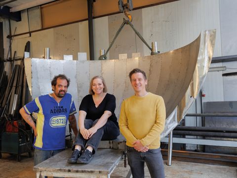 In der Metallwerkstatt "Für Galina und uns"
