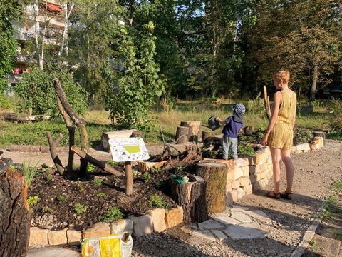 Trittsteinbiotope fördern die Biodiversität – hier im Soldiner Kiez als Teil des ElisaBeets auf dem St. Elisabeth II Kirchhof (Bild: SenMVKU)