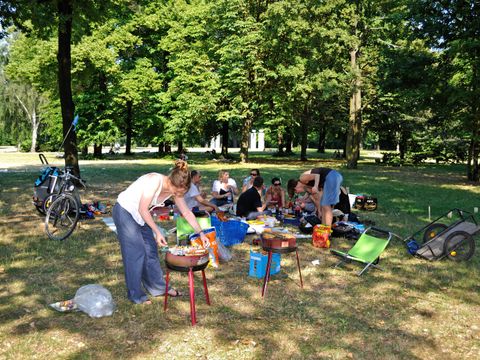 Grillen in Berlin (Bild: Holger Koppatsch)