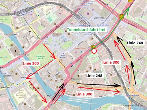 Sperrung Grunerstraße: Umleitung der Buslinien 248 und 300 (Bild: Karte: OpenStreetMap, Zeichnung. SenMVKU)
