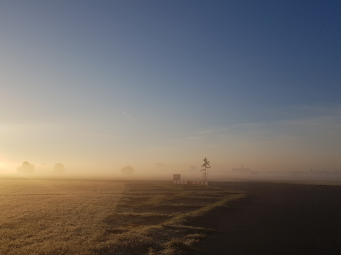 THF_NL-Querformat THF -Tempelhofer Feld im Nebel