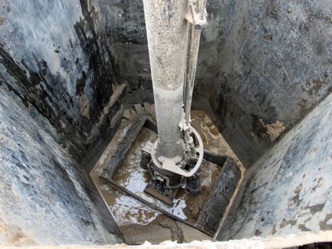 Wabenaushub bis 5m in die gesättigte Bodenzone (Bild: SenMVKU)