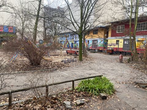 Innenhof der Regenbogenfabrik