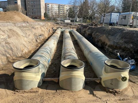 Montage des Stauraumkanals zur Wasserspeicherung im März 2022 (Bild: Birgit Rauch, RAUCH CONSULT GmbH)