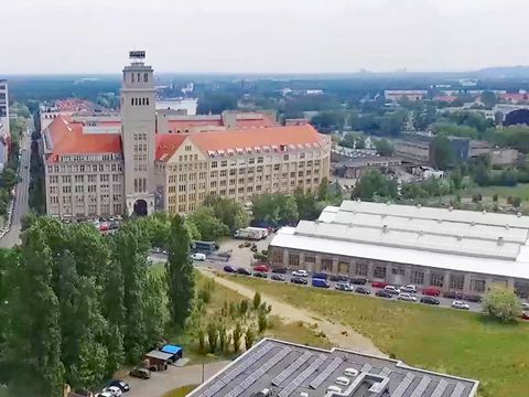 Blick auf das ehem. WF-Gelände mit dem Peter-Behrens-Bau in der Ostendstraße 1–6