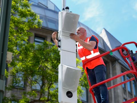 Lärmblitzer „Hydre“ wird installiert.