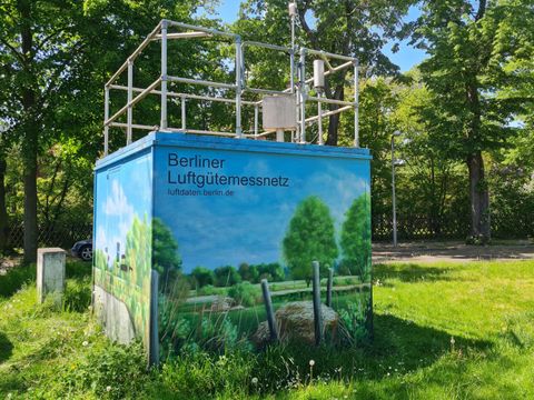 Messcontainer MC282 des Berliner Luftgütemessnetzes