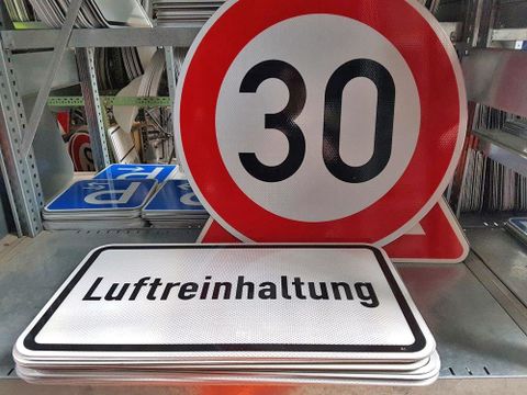 Verkehrsschilder Luftreinhaltung, Tempo 30