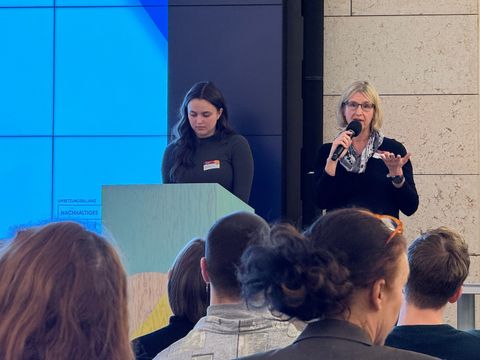 Die Vortragenden Michelle Pienitz und Natalie Raulf von der Investitionsbank Berlin (Bild: SenMVKU)
