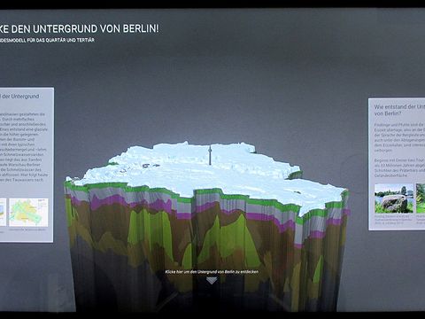 Touch-Screen mit 3D-Modell (Bild: SenUVK)