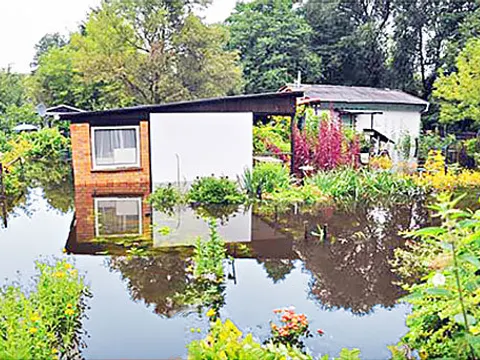 Hochwasser an der Erpe (2011) (Bild: Berliner Feuerwehr)