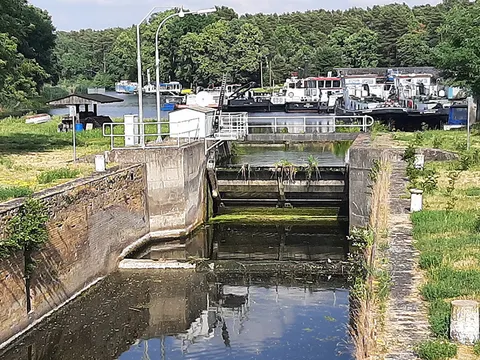 Geschlossenes Malzer Wehr an der Havel-Oder-Wasserstraße (Juni 2021)