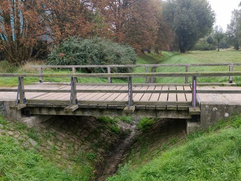 Fußgängerbrücke über den Königsgraben – Seitenansicht