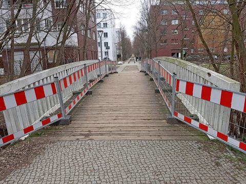 Sicherungsmaßnahme an der Fußgängerbrücke Pulvermühle IV (Bild: SenMVKU)