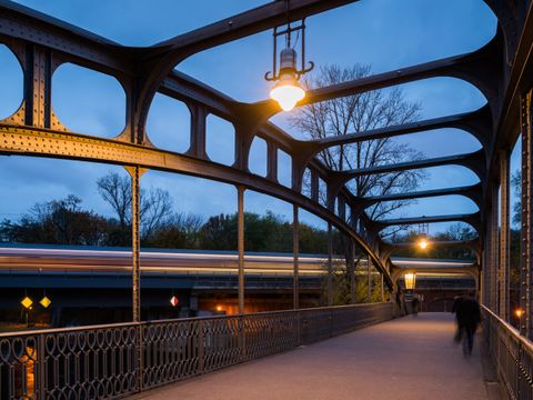 LED-Hängeleuchten am Gerickesteg