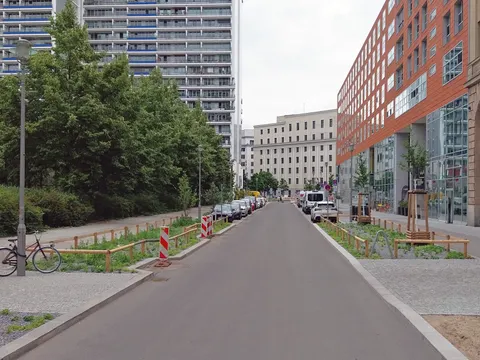 Blickrichtung Ost zur Axel-Springer-Straße, Mai 2026