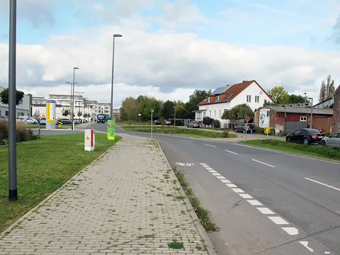 Straße An der Schule (Höhe Edeka) im Oktober 2017