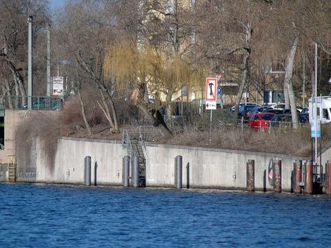 Bonhoefferufer oberhalb der Schloßbrücke