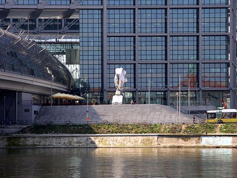 Blick vom Alexanderufer auf den Hauptbahnhof im Jahr 2009