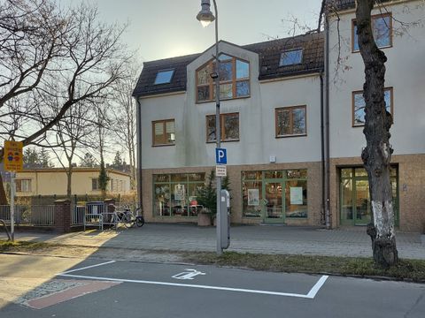Standort Mädewalder Weg in Marzahn-Hellersdorf mit einer frisch markierten und beschilderten Laternenladeeinrichtung (Bild: SenMVKU)