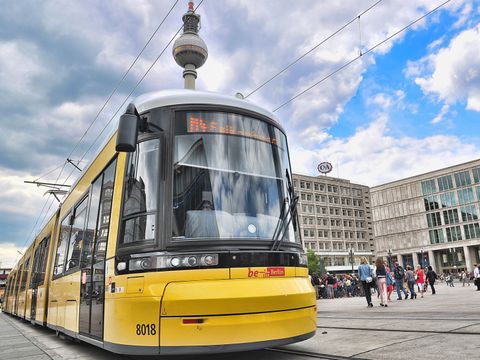 Straßenbahn auf dem Alexanderplatz