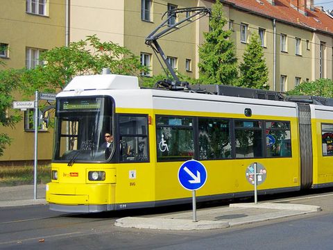 Straßenbahn in der Rennbahnstraße