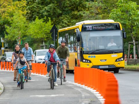 Radverkehr auf der Blaschkoallee