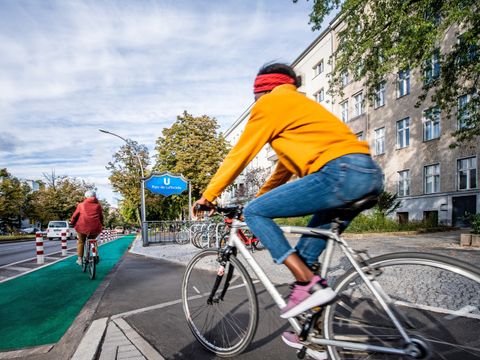 Radfahrerinnen am Mehringdamm