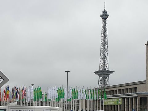 Eingang Messe Nord mit Funkturm