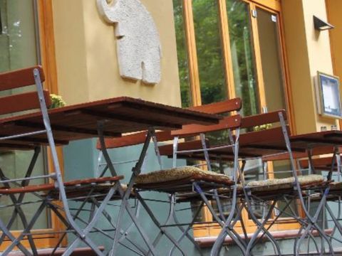 ein Eingang zu einem Cafe