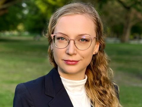 Portraitfoto von Laura Gessner