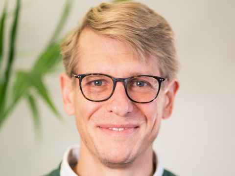 Portraitfoto von Thomas Gros