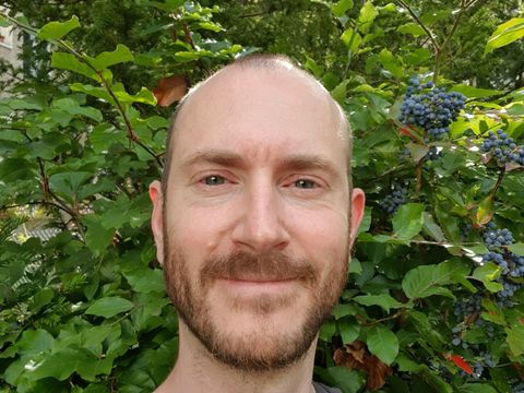 Portraitfoto von Simon Hensch