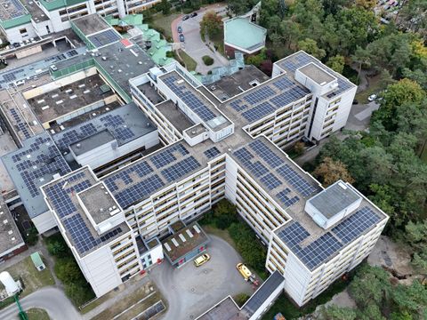 PV-Anlage auf dem Krankenhausdach des EWK