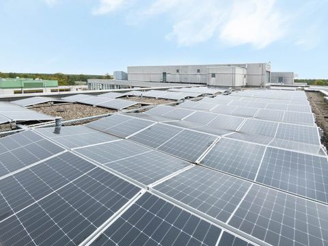 PV-Anlage auf dem Krankenhausdach des EWK