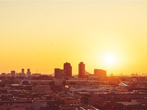 Stadt Panorama bei Sonnenuntergang