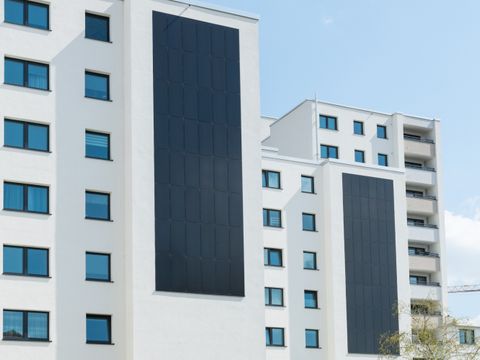 Wohnpark Mariendorf, Solarmodule an Hauswand