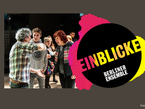 Personen verschiedenen Alters im Gespräch und Wortlogo "Einblicke, Berliner Ensemble"