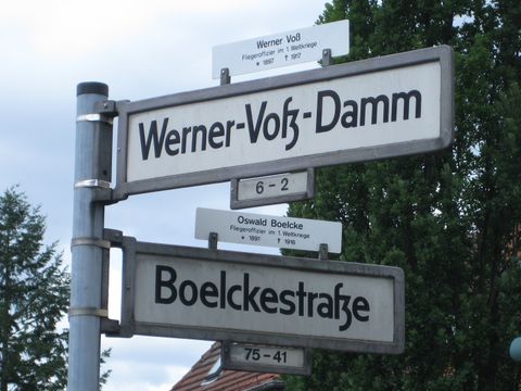 Straßenschilder der Boelckestraße und des Werner-Voß-Damms