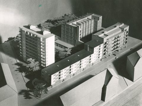 Architekturmodell der Dudenstraße 18-20 als Schwarz-Weiß-Fotografie