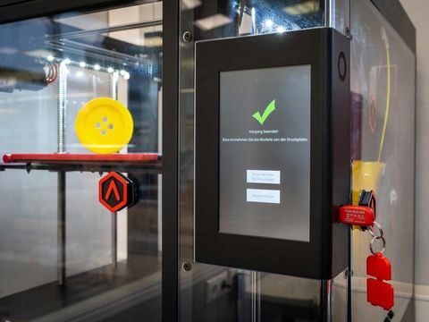 gelber Knopf in 3D-Drucker