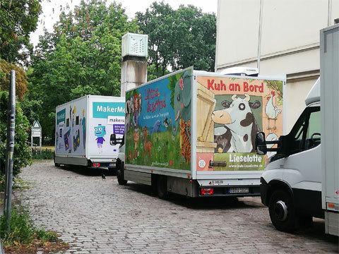 Zwei Busse