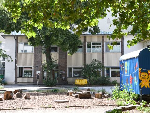 Kurt-Tucholsky-Bibliothek von Außen