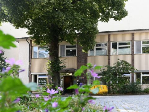 Die Kurt-Tucholsky-Bibliothek von Außen