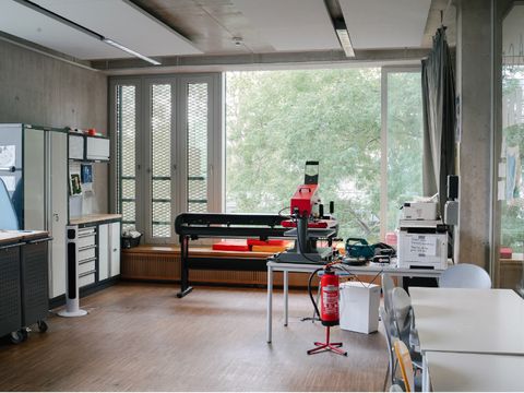 Blick in den Makerspace der Schiller-Bibliothek