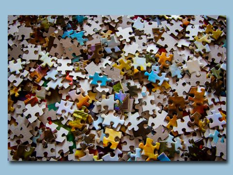 viele einzelne Puzzleteile
