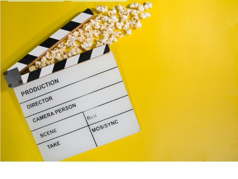 Filmklappe mit Popcorn